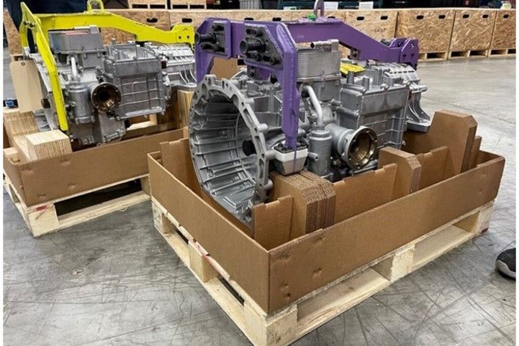 Powertrain assemblies packed in custom corrugated dunnage